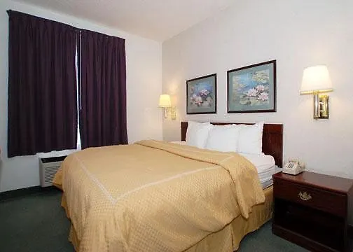 Comfort Suites Airport Columbus Hotel